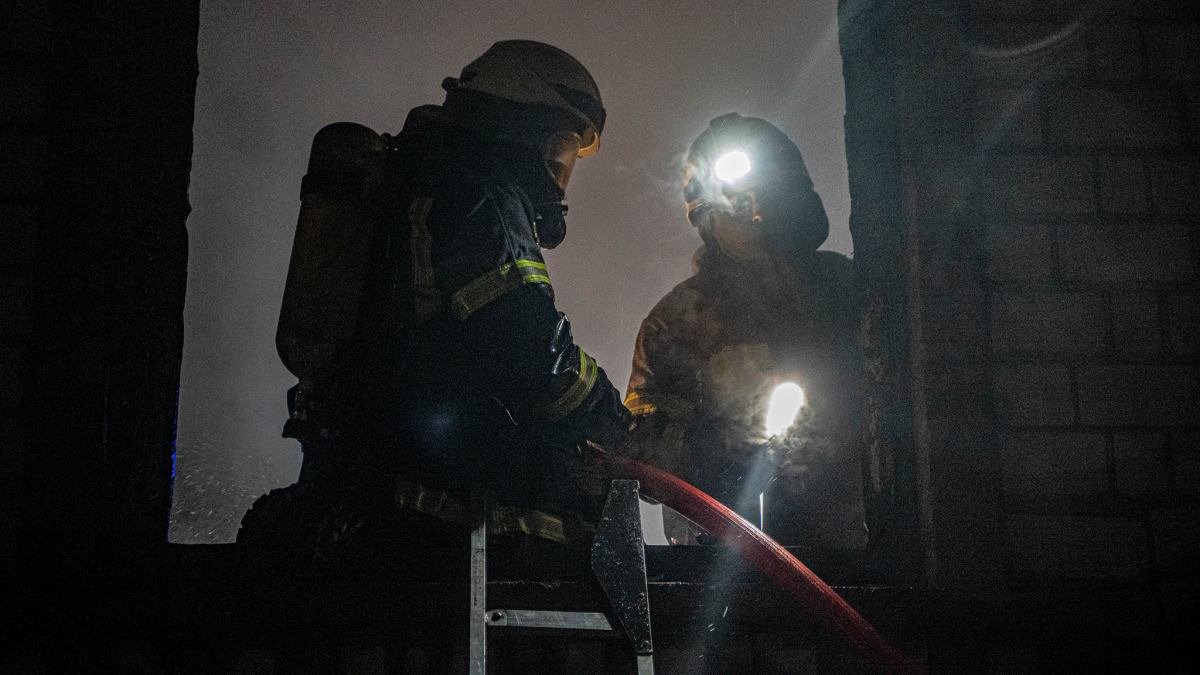 В Киеве во время пожара в частном доме погибли два человека