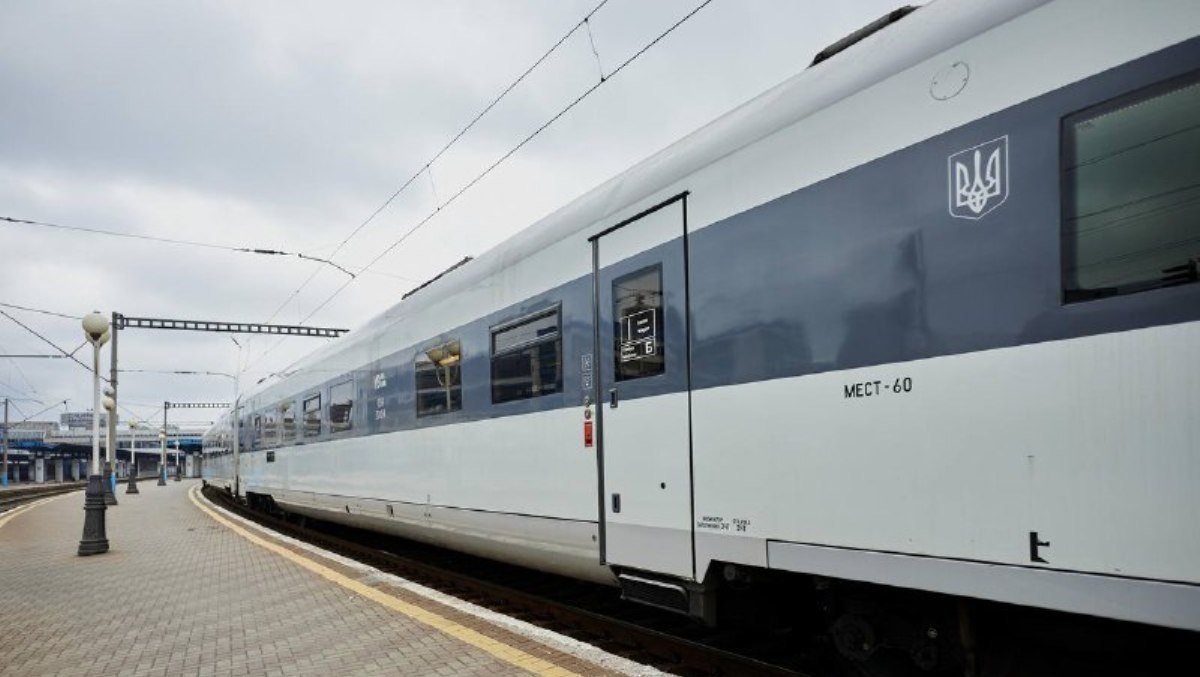 Из Киева в Чернигов запустили новый поезд украинского производства: стоимость билетов
