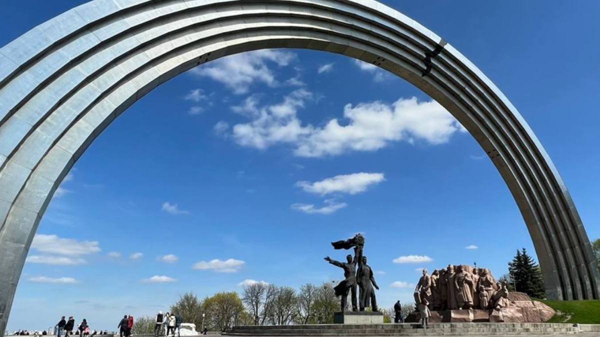 В Киеве снесут памятник рабочим, установленный в честь дружбы Украины и росии: что будет с Аркой