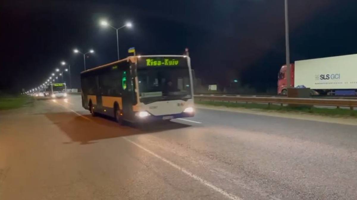 В Киев из Риги едут 11 автобусов с гуманитаркой