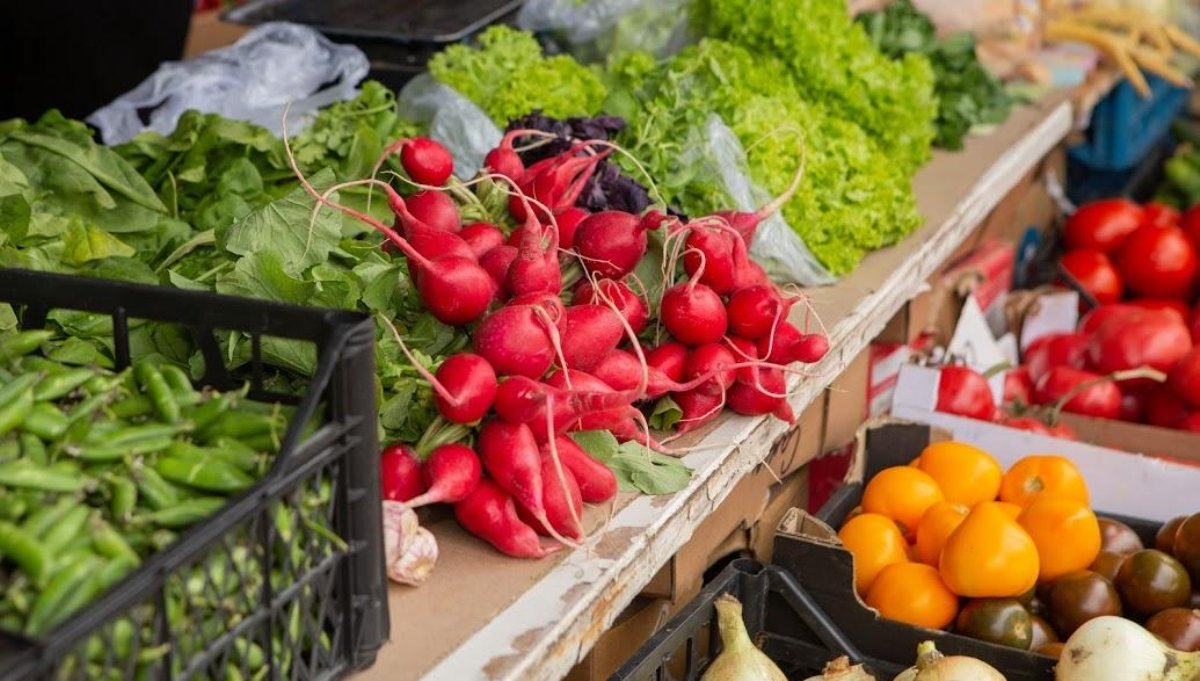 Где в Киеве купить свежие фрукты и овощи: адреса ярмарок по всем районам