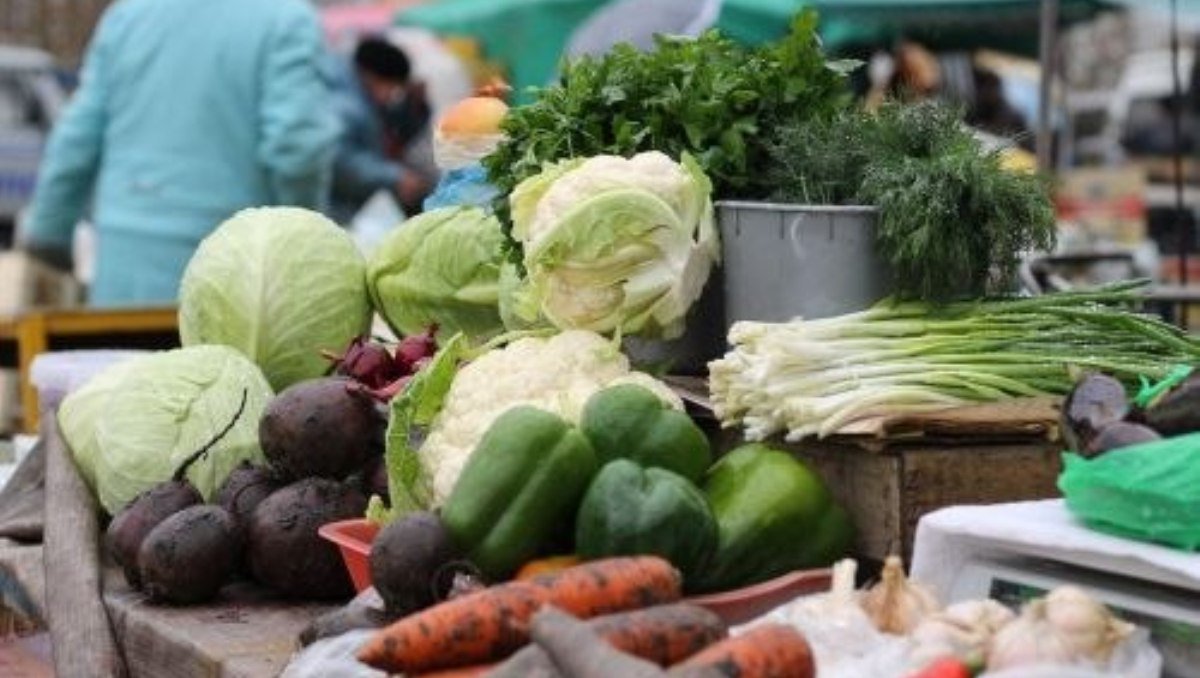 Где в Киеве купить свежие овощи и бакалею возле дома: список адресов