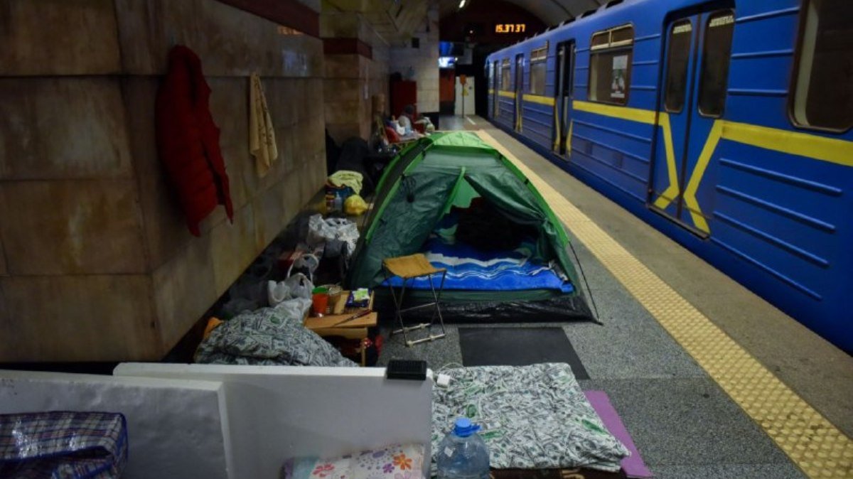 В Киеве метро продолжает работать как укрытие: как не платить за вход