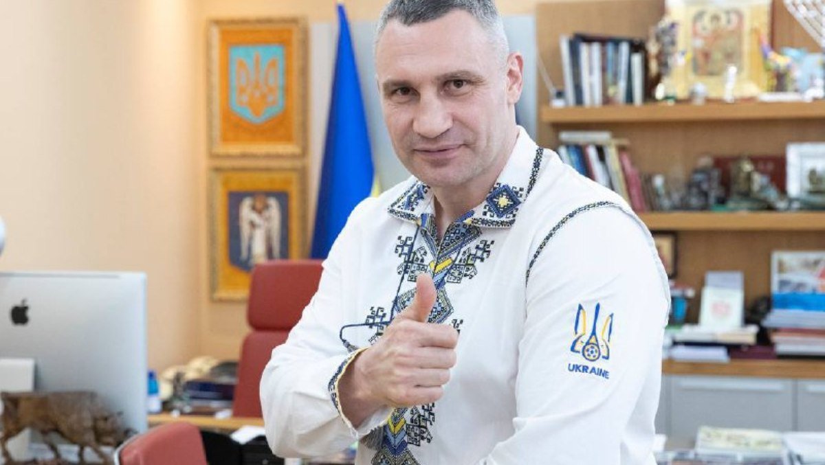 Мэр Киева Виталий Кличко показал свою вышиванку