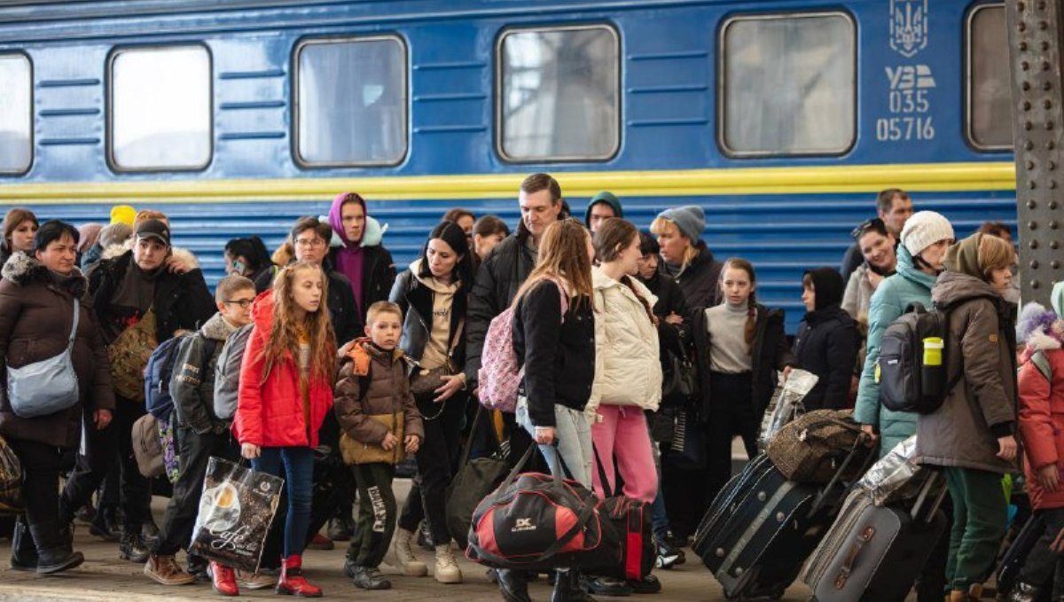 На вокзалах Украины будут раздавать материальную помощь: где и кому