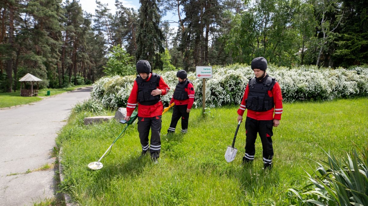 В Киеве взрывотехники обследуют ботанический сад Гришко: территория парка закрыта