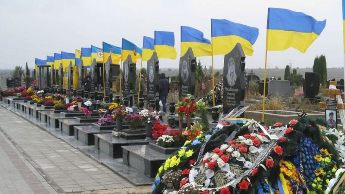В Киеве хотят создать военное кладбище для почетных захоронений защитников Украины: назвали место