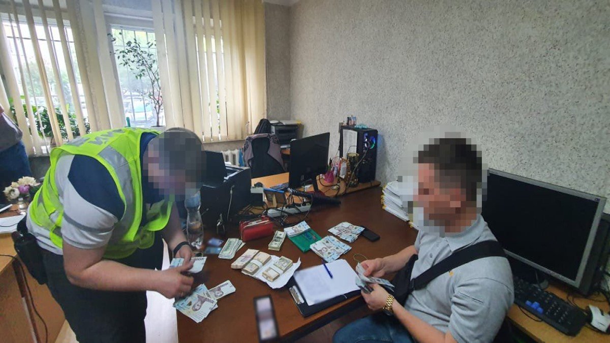 Пытался продать авто, предназначенные для ВСУ: в Киеве задержали псевдоволонтера