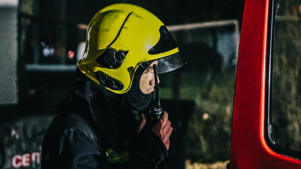 В Соломенском районе Киева сгорел частный дом: внутри спасатели нашли тело
