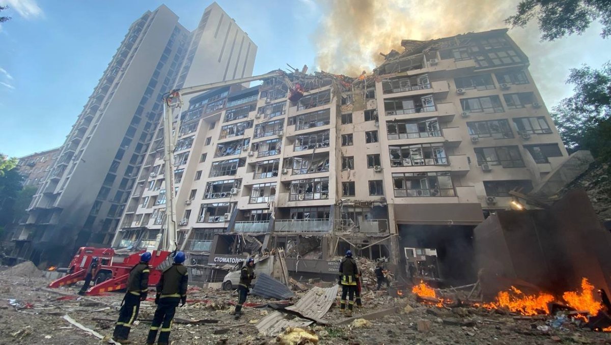 По факту ракетного обстрела Киева начали уголовное производство: есть погибшие и раненные