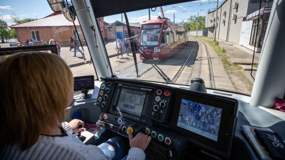 У Києві змінили рух трамваїв через ремонт колій: закрили ділянку до станції «Троєщина-2»