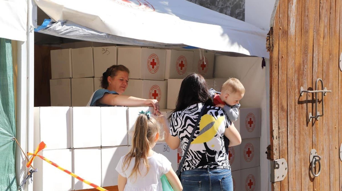 Багатодітні сім’ї Києва отримають допомогу від Товариства Червоного хреста: коли