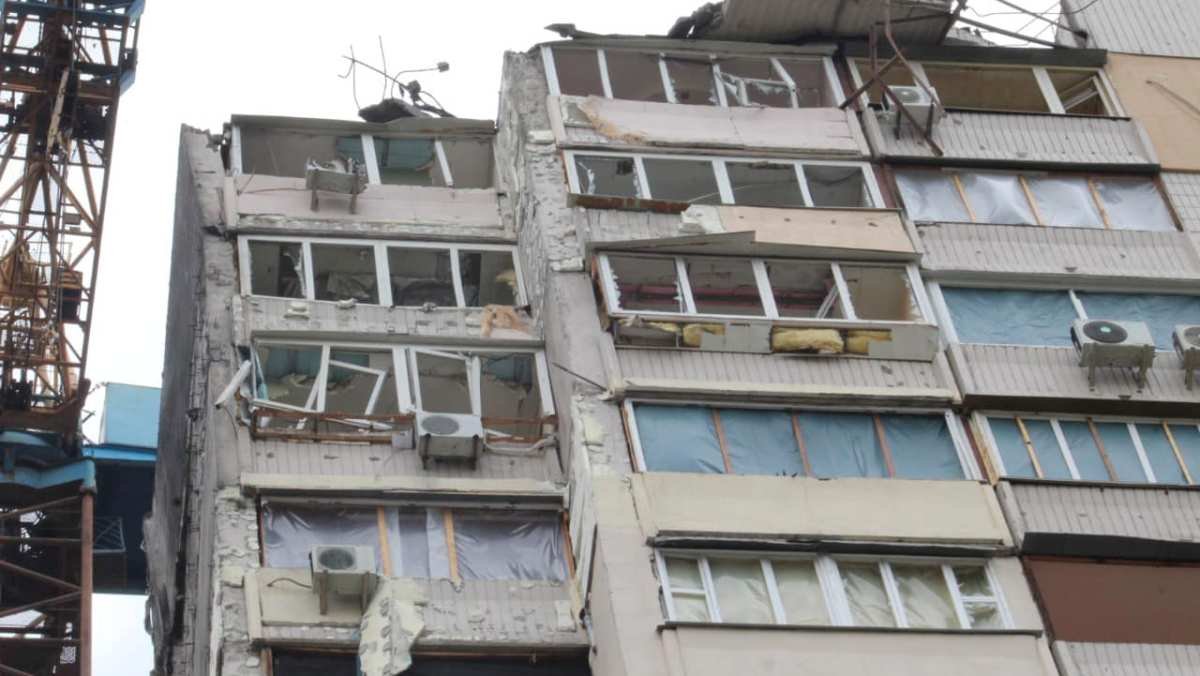 У Дарницькому районі Києва відновлюють багатоповерхівки, які найбільше постраждали внаслідок ракетних обстрілів