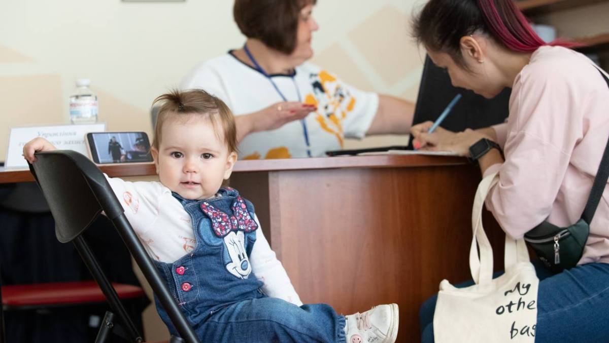 У Дніпровському районі Києва відкрили ще один центр допомоги переселенцям: де і як працює