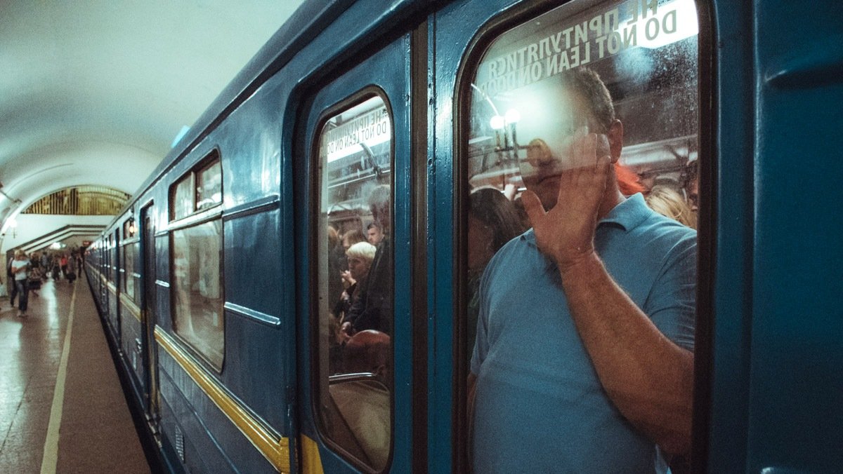 У Києві обмежили вхід до двох станцій метро: де саме
