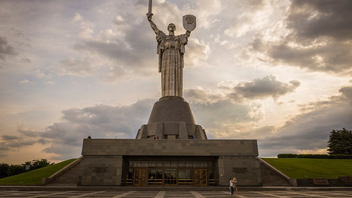 Українці вирішили, що робити з монументом "Батьківщина-Мати" у Києві