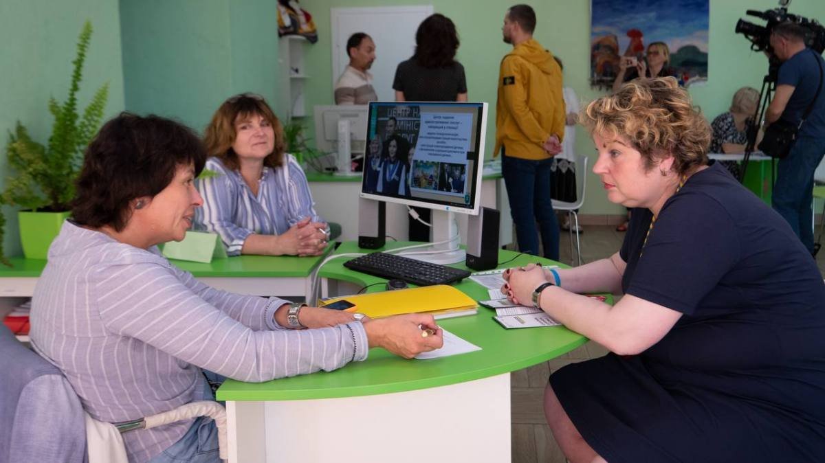 У Києві на Печерську відкрили Консультативний центр для переселенців: де та як працює