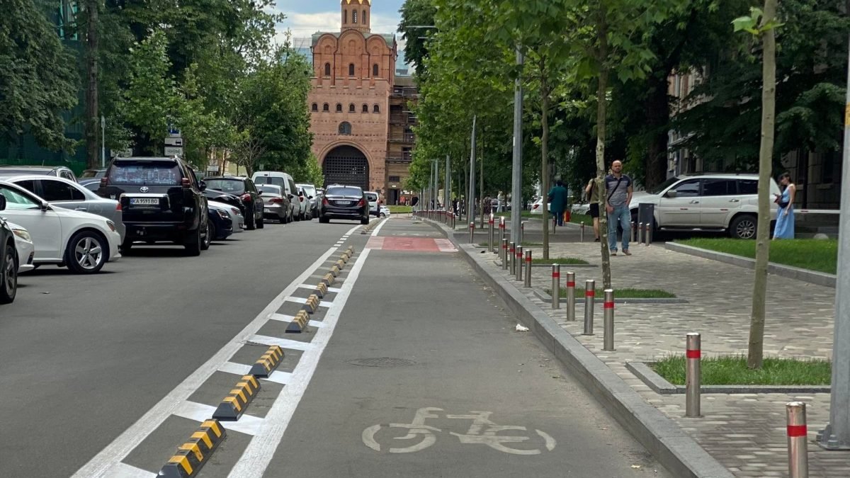 У Києві велосипедні доріжки відокремлять спеціальними бортами