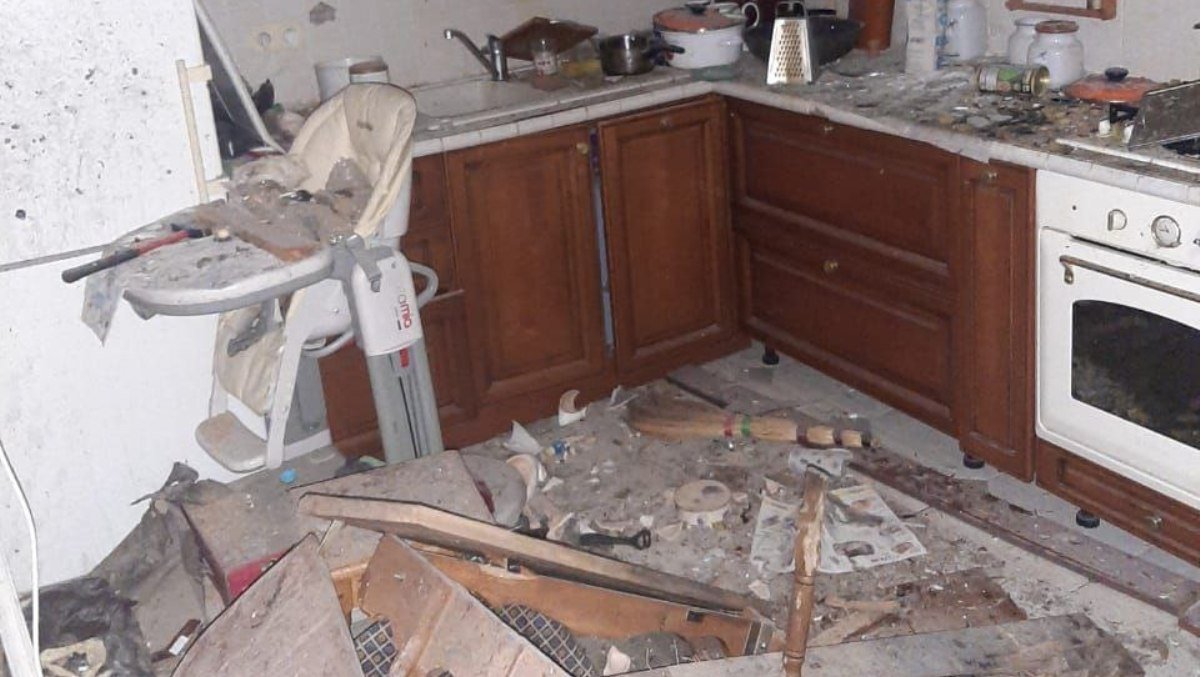 На Київщині у квартирі чоловік намагався розібрати гранату: стався вибух