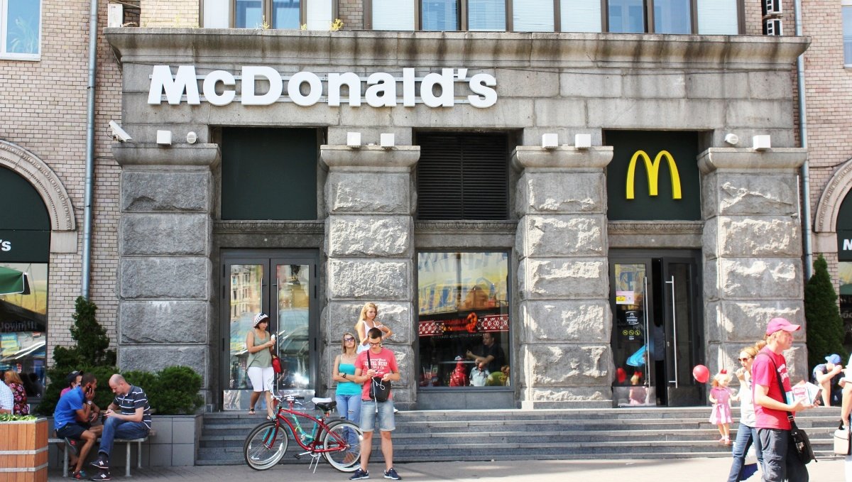 McDonald’s відновлює роботу в Україні: почнуть з Києва