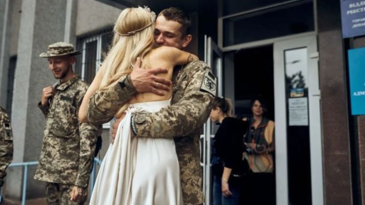 У Києві за півроку повномасштабної війни одружилися майже 15 тисяч пар