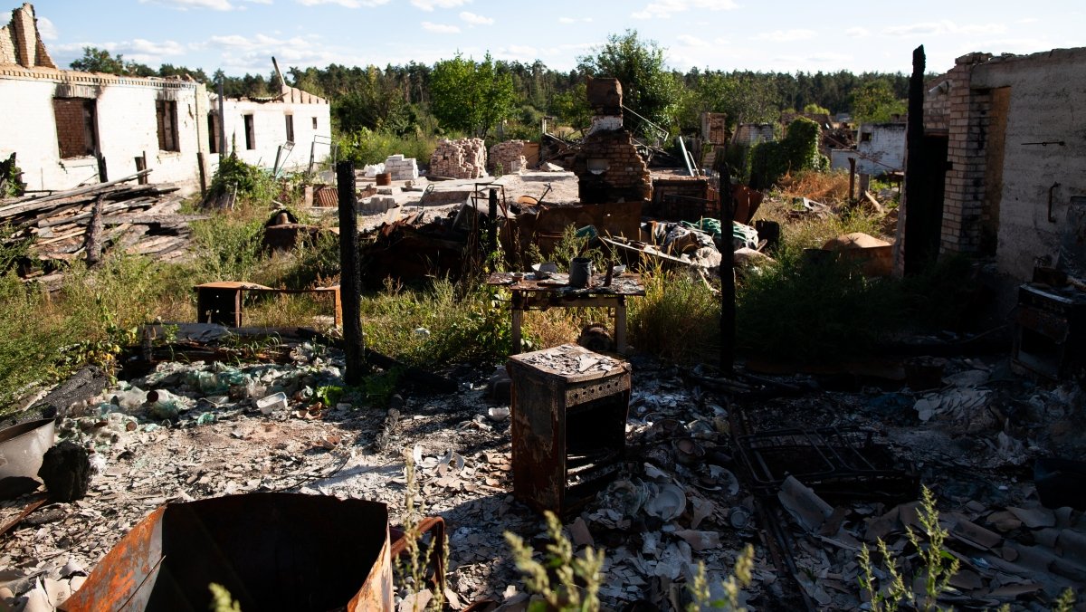 Як зараз виглядає повністю зруйноване село Мощун і як там живуть місцеві