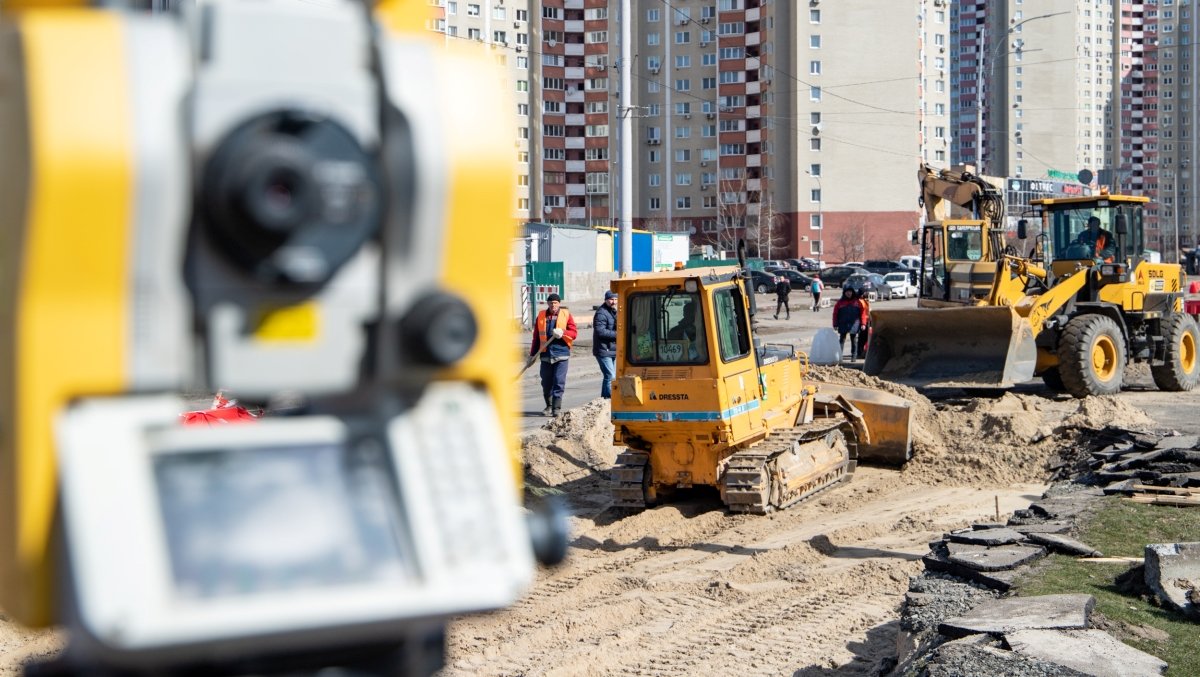 Де у Києві почали ремонти доріг та обмежать рух до листопаду: куди краще не їхати