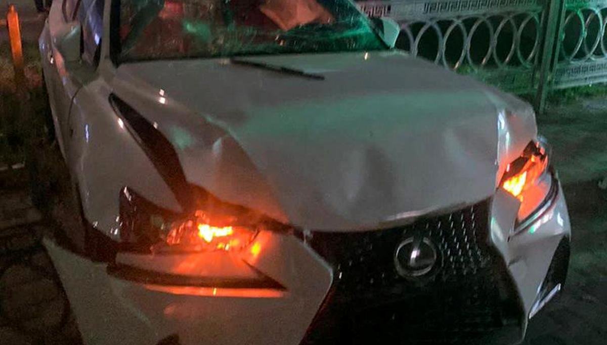 У Києві жінка на Lexus злетіла з дороги та збила перехожих