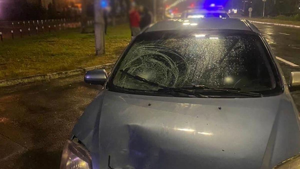 У Києві п'яний водій збив дівчину та втік з місця ДТП