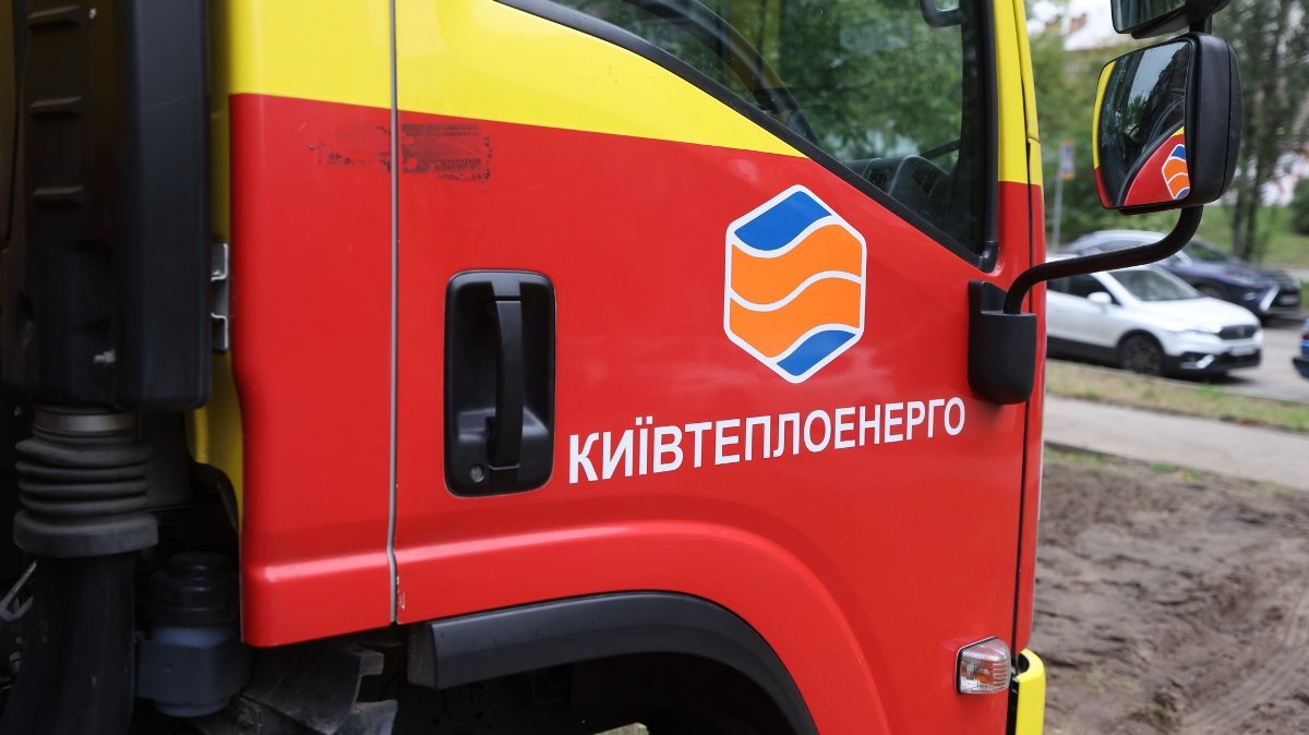 У Києві на добу ремонтують по 50 пошкоджень тепломереж, щоб встигнути до опалювального сезону