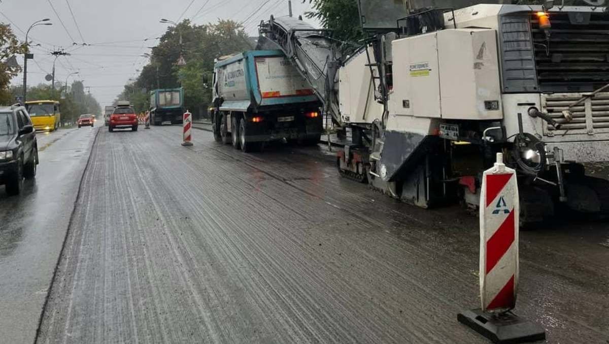 У Києві на Нивках продовжується ремонт доріг: як зараз виглядає вулиця Щербаківського