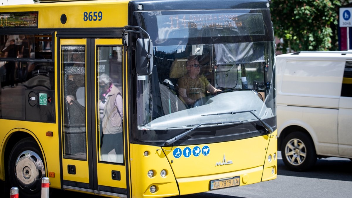 У Києві можуть скасувати зупинку громадського транспорту під час тривог