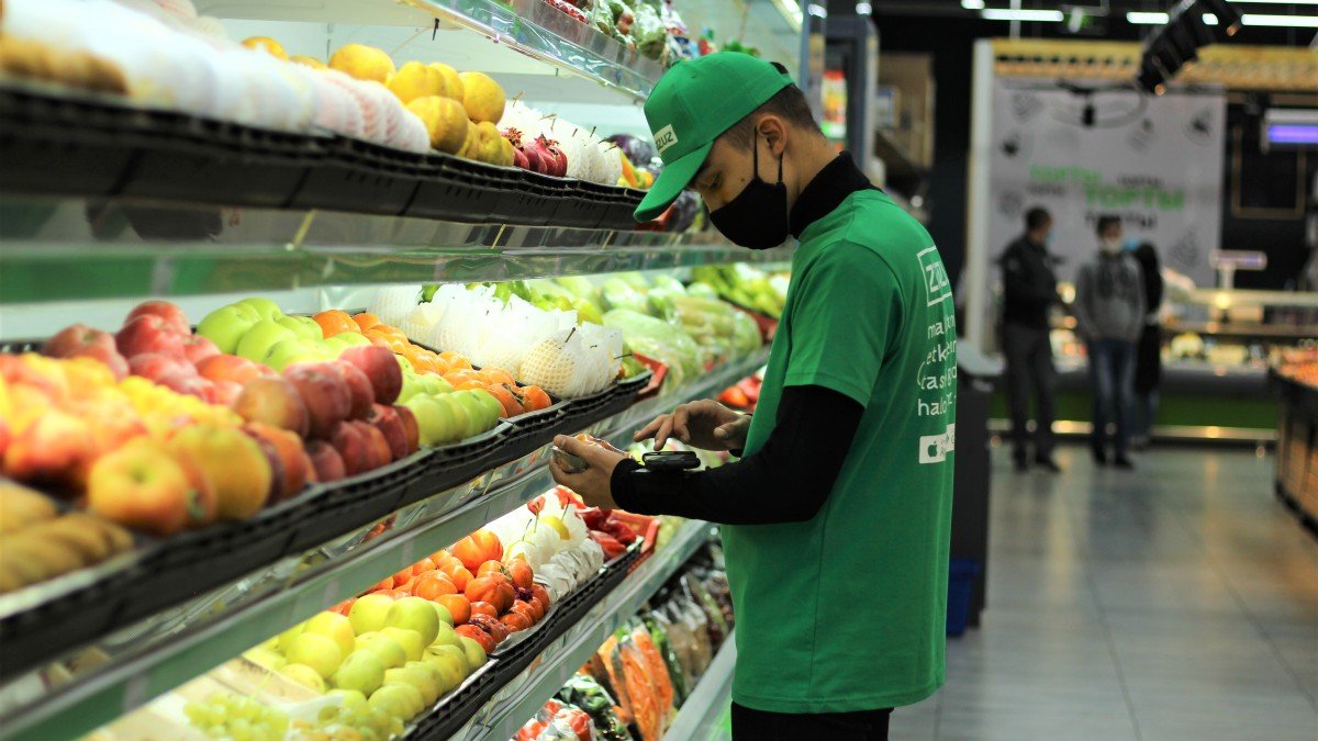 Як за рік змінилися ціни на продукти в супермаркетах України: найбільше подорожчали цибуля, яйця, банани та огірки