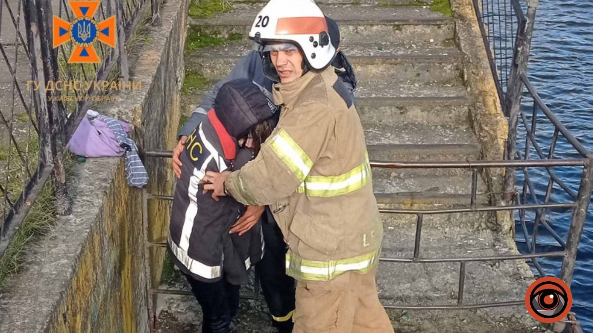 На Київщині врятували дівчину, що впала у річку