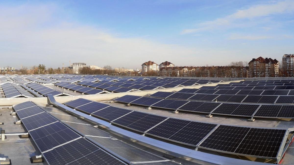 Переваги сонячних електростанцій для бізнесу
