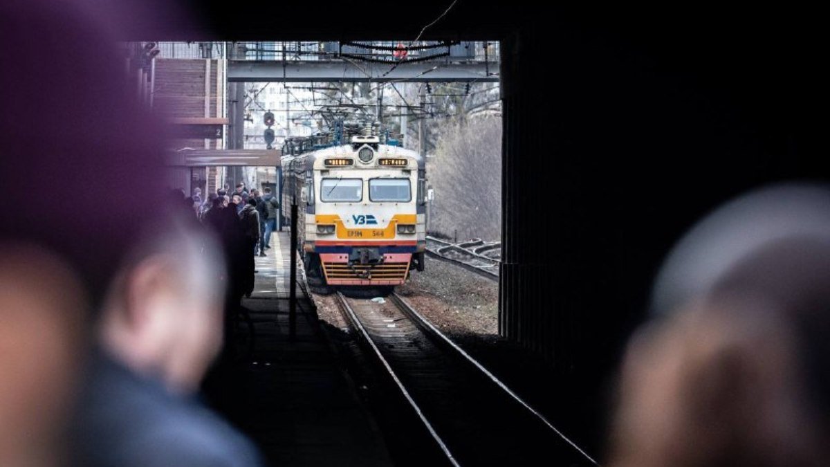 У Києві кільцева електричка курсує не за графіком: яке запізнення у поїздів