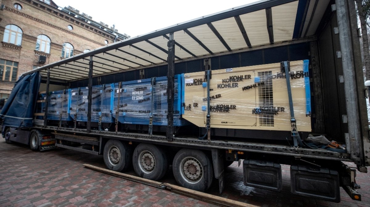 Київ отримав від Данії 9 потужних генераторів: де встановлять