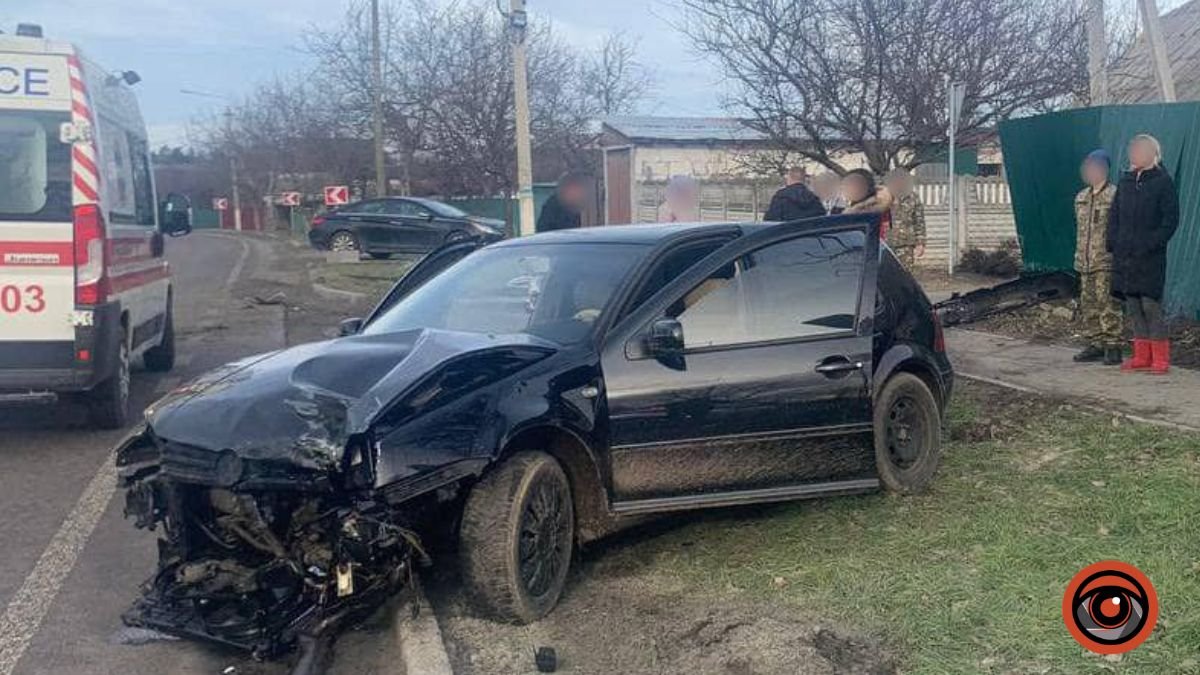 На Київщині п'яний водій злетів з дороги у паркан: в ДТП постраждала пасажирка