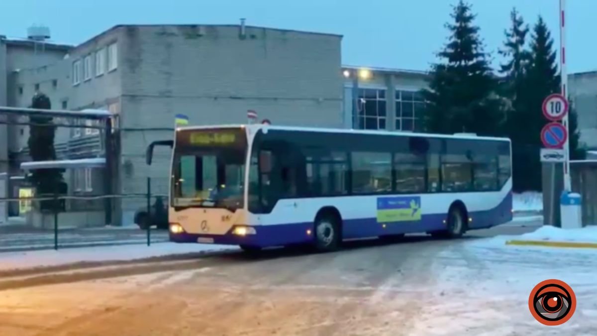 До Києва з Риги вирушили 10 10 сучасних міських автобусів з гуманітарною допомогою