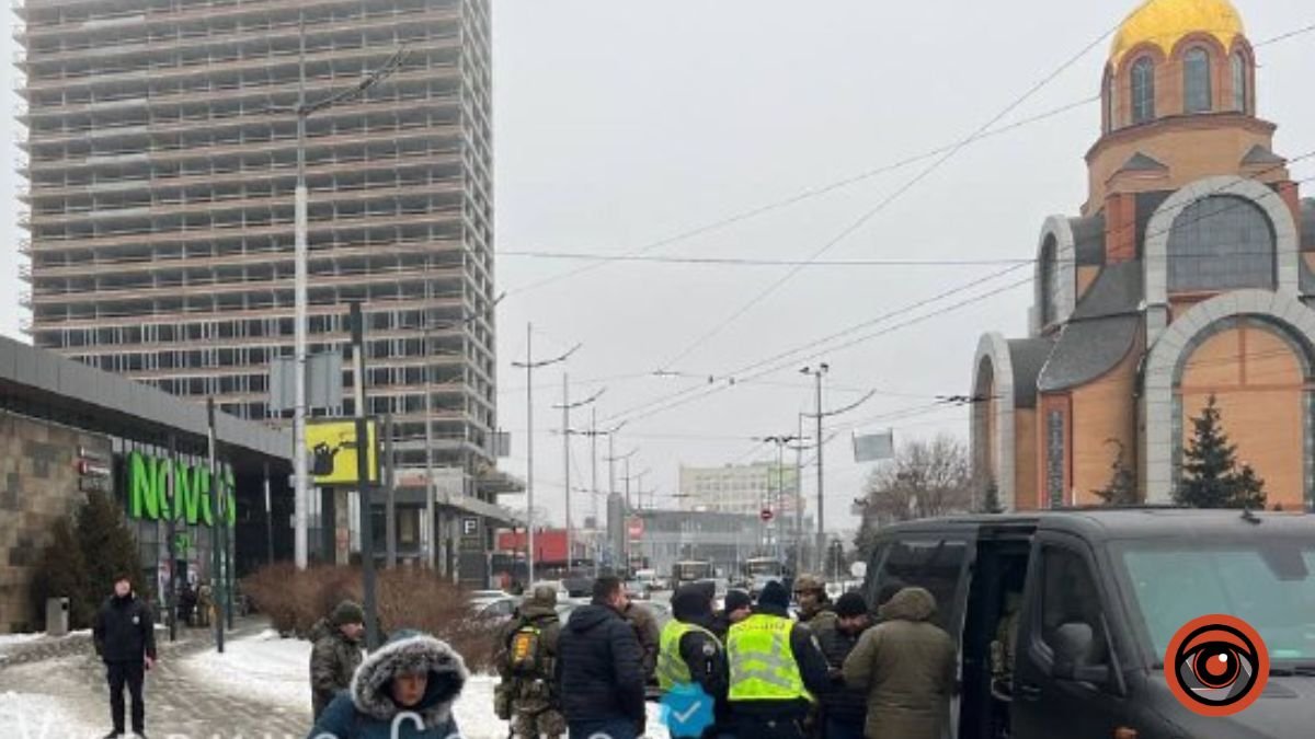 У Києві чоловік з гранатою погрожував підірвати супермаркет