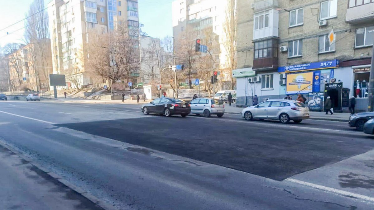 У Києві відновили покриття та відкрили рух на вулиці Гетьмана