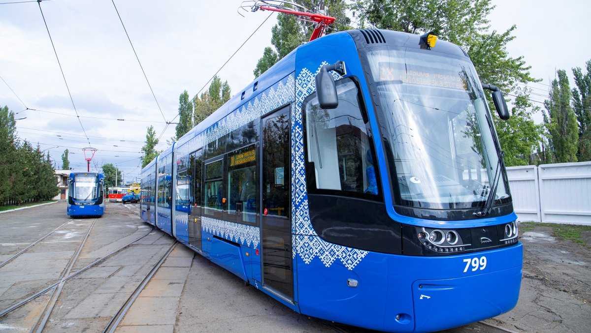 У Києві відновлять рух за постійними схемами шість трамвайних маршрутів: де і коли