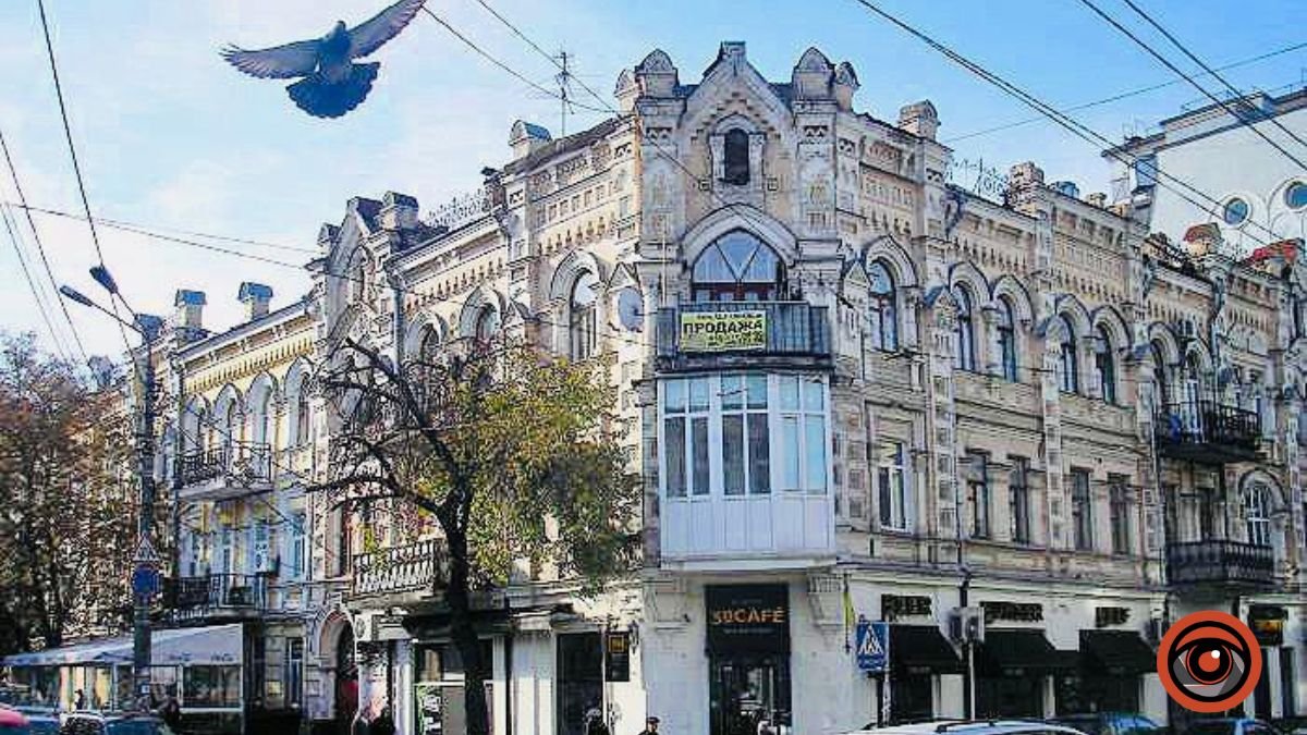 У Києві шахраї заволоділи комунальним приміщенням у будинку кінця XIX ст. на Подолі та перетворили його на квартири