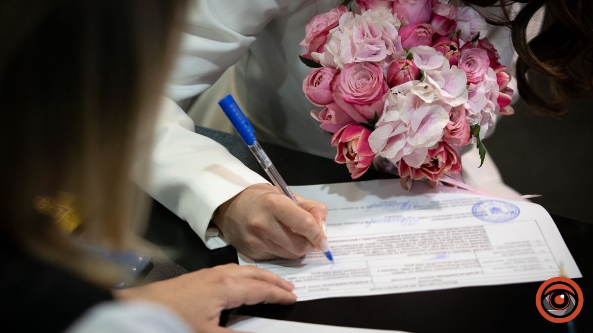 У ЦНАПах Києва тепер можна одружитись: де і які послуги ввели