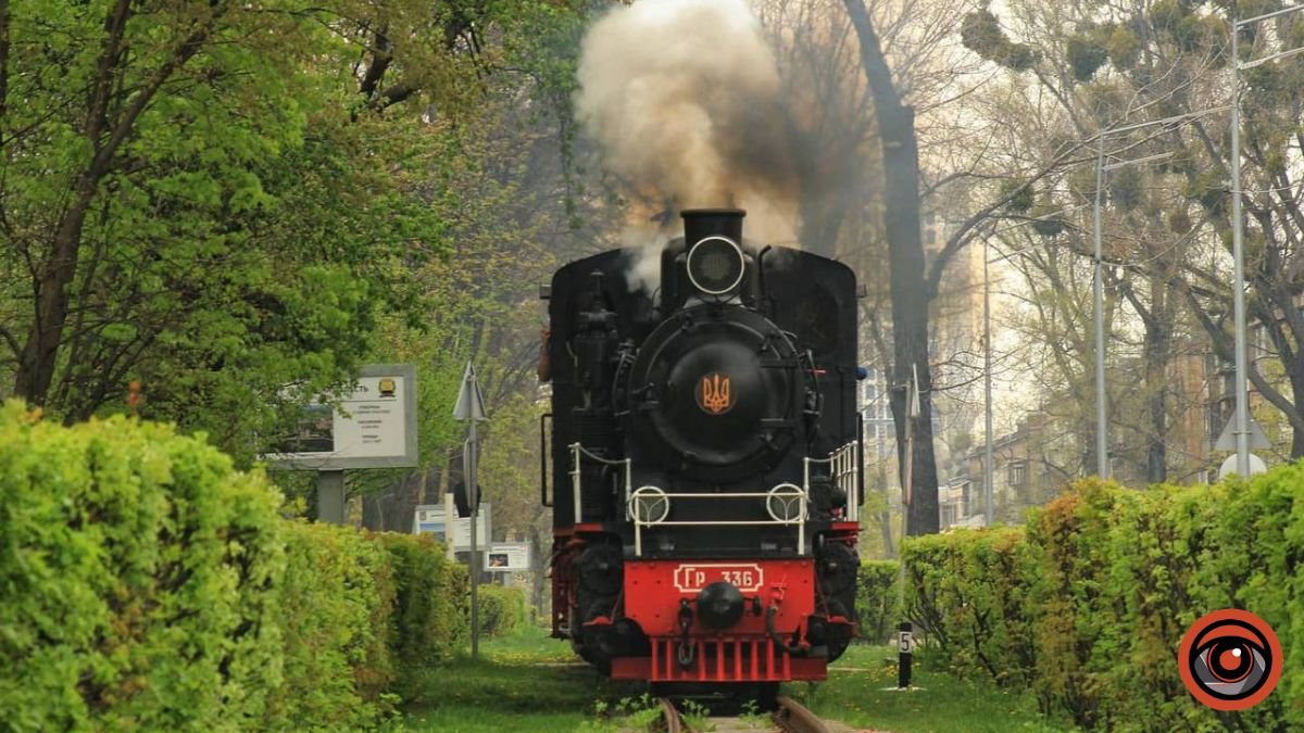У Києві на дитячій залізниці курсує старовинний паровоз