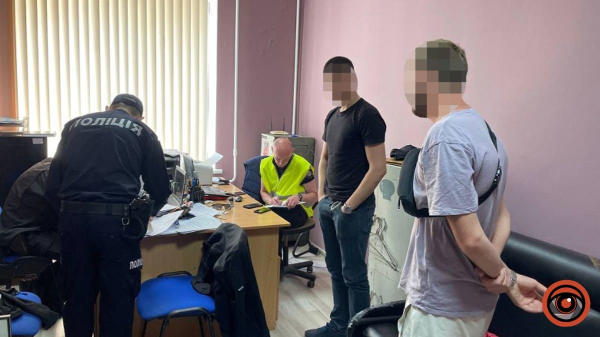 У Києві затримали двох молодиків, які знімали роботу ППО