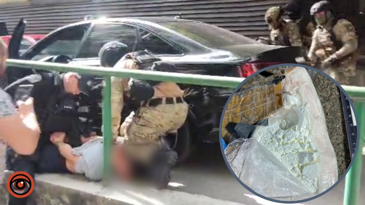 У Києві затримали наркодилера, який ховав кілограм кокаїну в обшивці авто