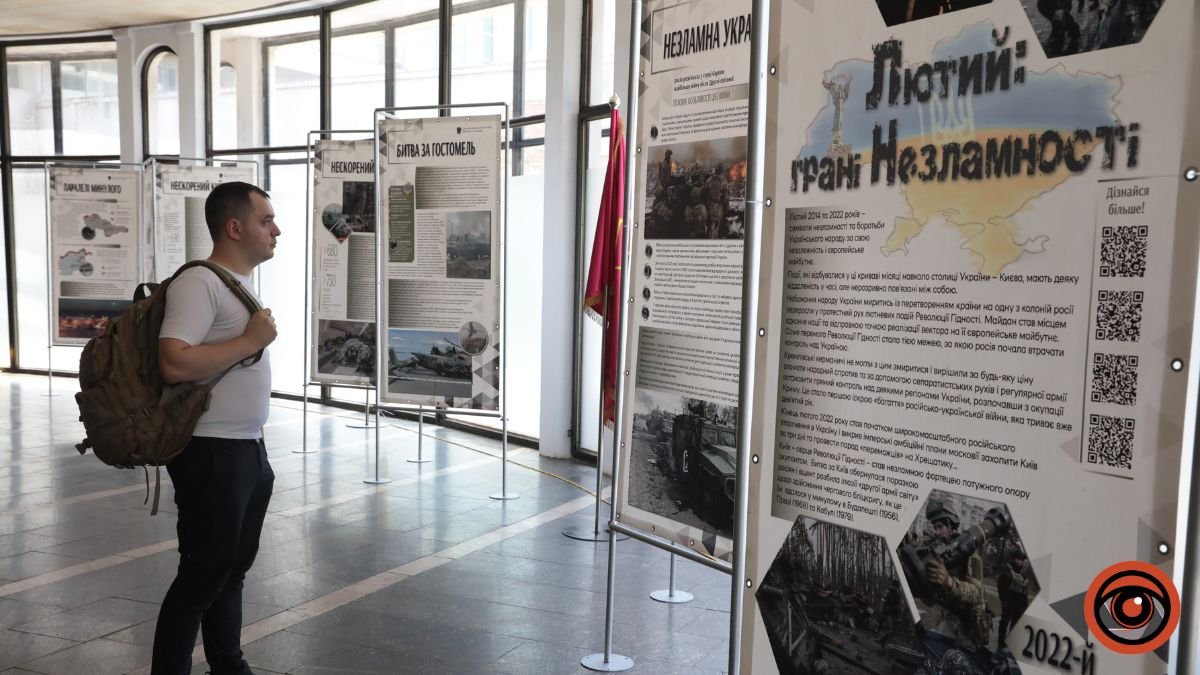 У Києві на Золотих показали Грані Незламності: відкрилась виставка про початок повномасштабного вторгнення росії