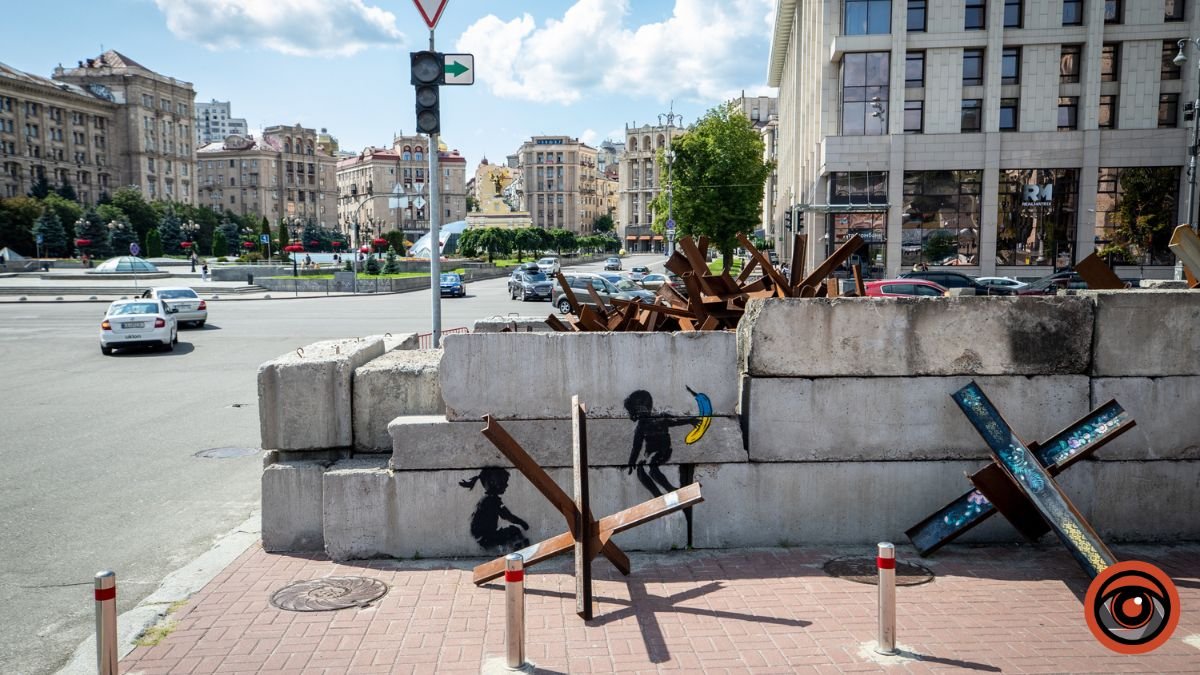 У Києві законсервують ще один мурал Бенксі «Діти на «гойдалках»