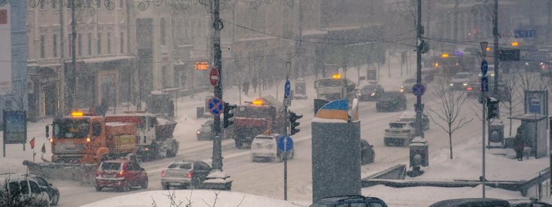 Огромные пробки и задержки общественного транспорта: все о снежном коллапсе в Киеве